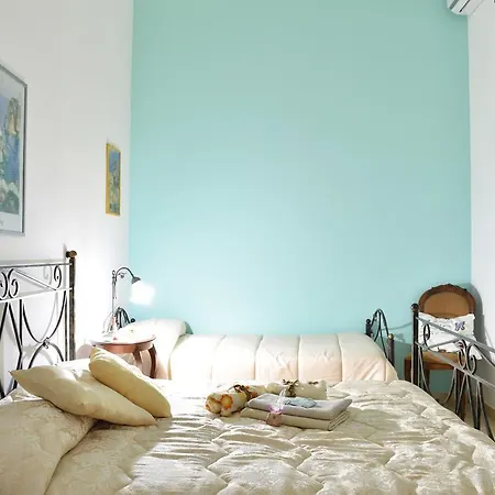 Esmeralda Bed and Breakfast Portici